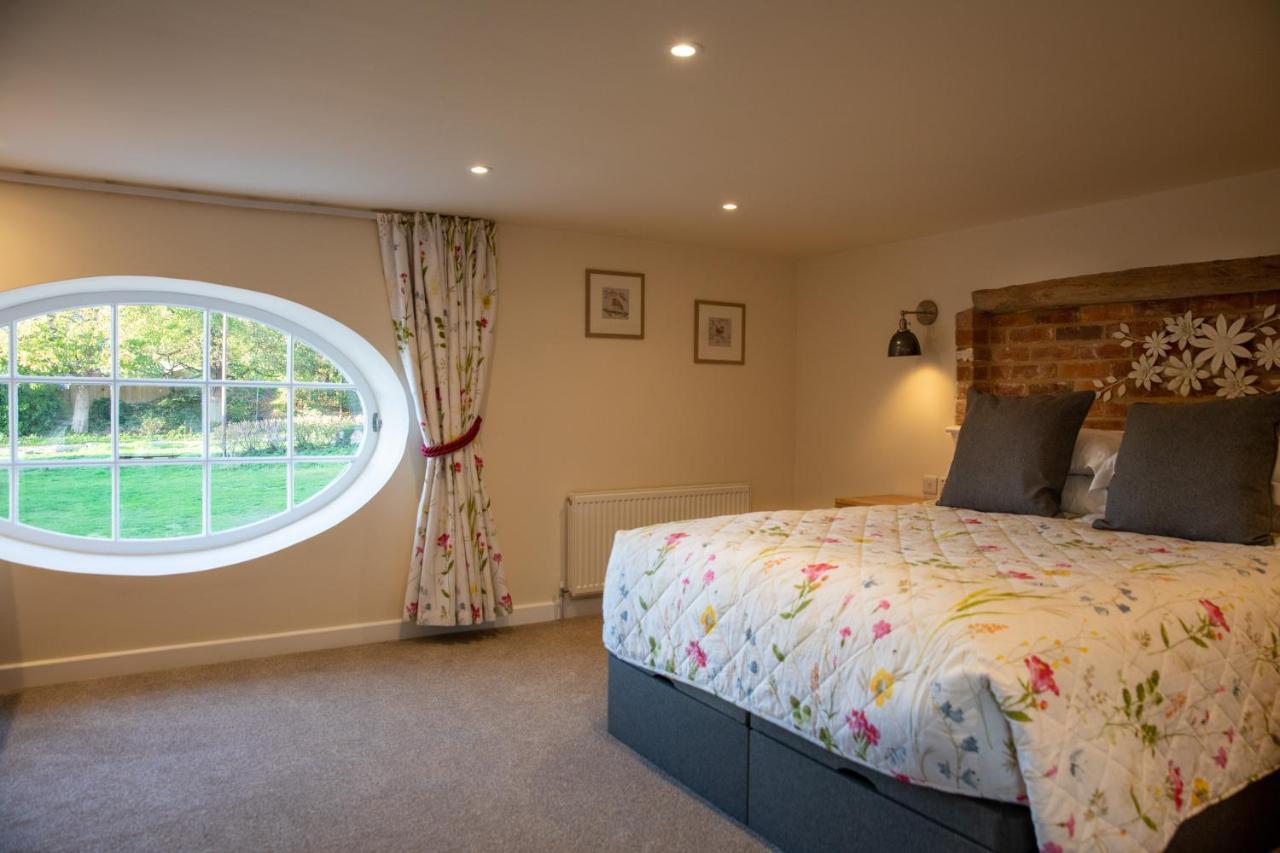 Вилла Rollestone Coach House Shrewton Экстерьер фото