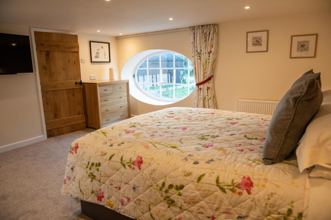 Вилла Rollestone Coach House Shrewton Экстерьер фото